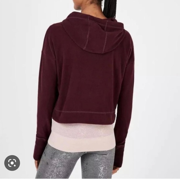 Sweaty Betty Escape Luxe Fleece Cropped Hoodie - Picture 2 of 5